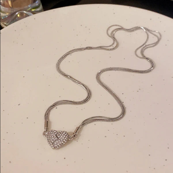 Elegancki naszyjnik, błyszczący - "Magnetyczne serce"