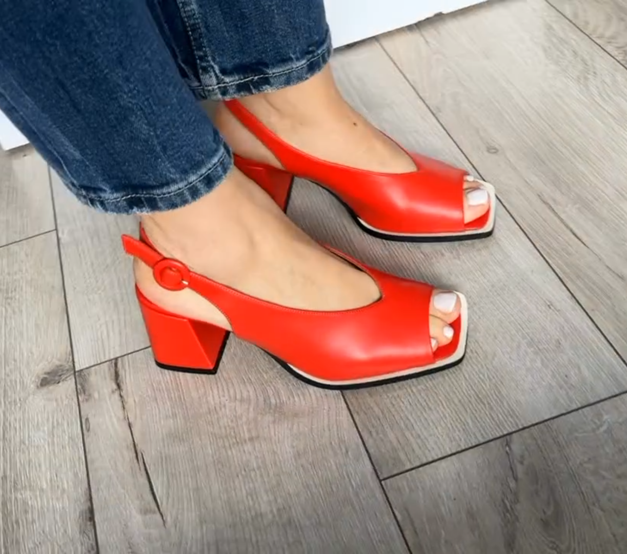 Sandały z grubym obcasem i noskiem typu ryba