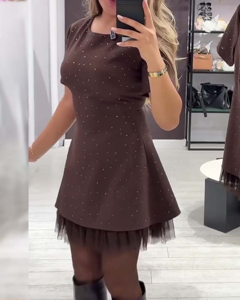 Elegancka, mieniąca się, siateczkowa sukienka patchworkowa