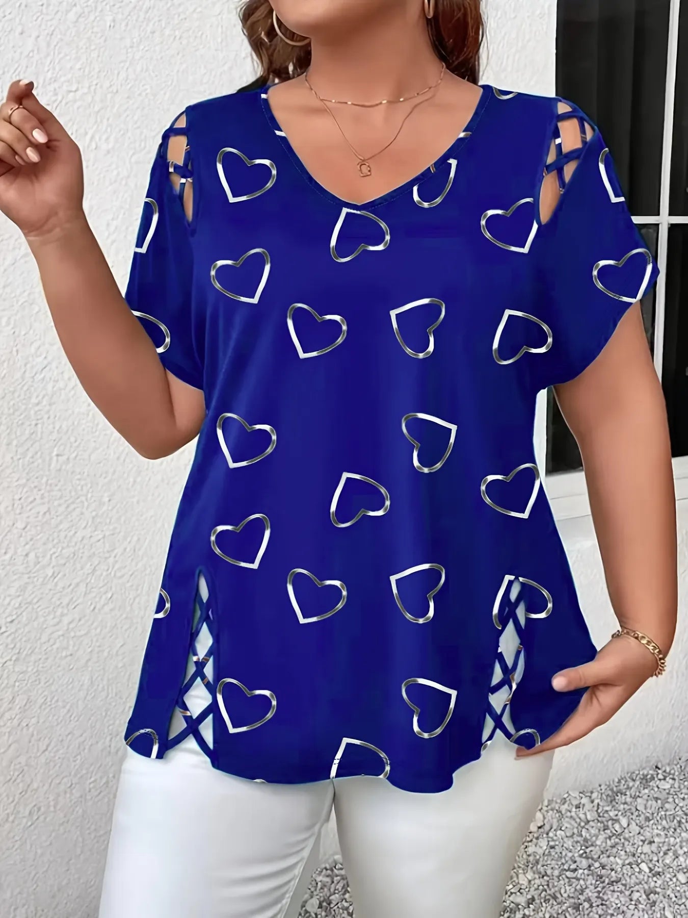 👗🌸Letnia bluzka damska z dekoltem w serek i nadrukiem — miękka, elegancka🌟