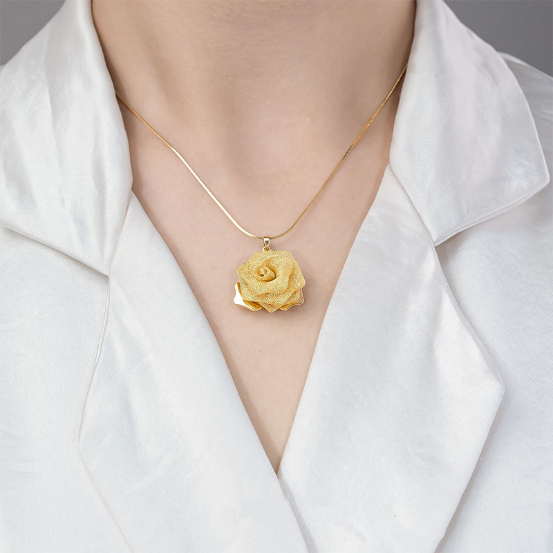 🌹Lekki i luksusowy naszyjnik z różą